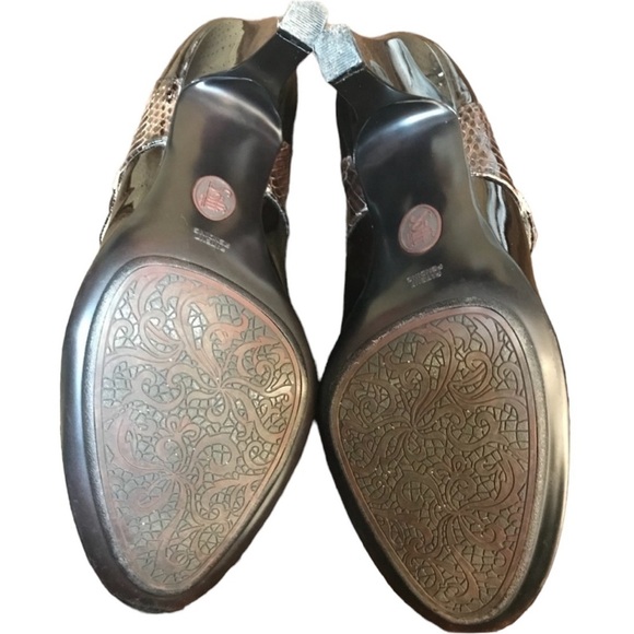 Softt brown alligator-type pumps size 10M - Picture 8 of 8